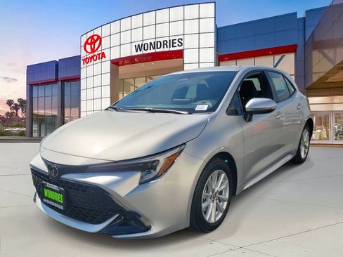 Used 2024 Toyota Corolla SE w/ SE Package image 2