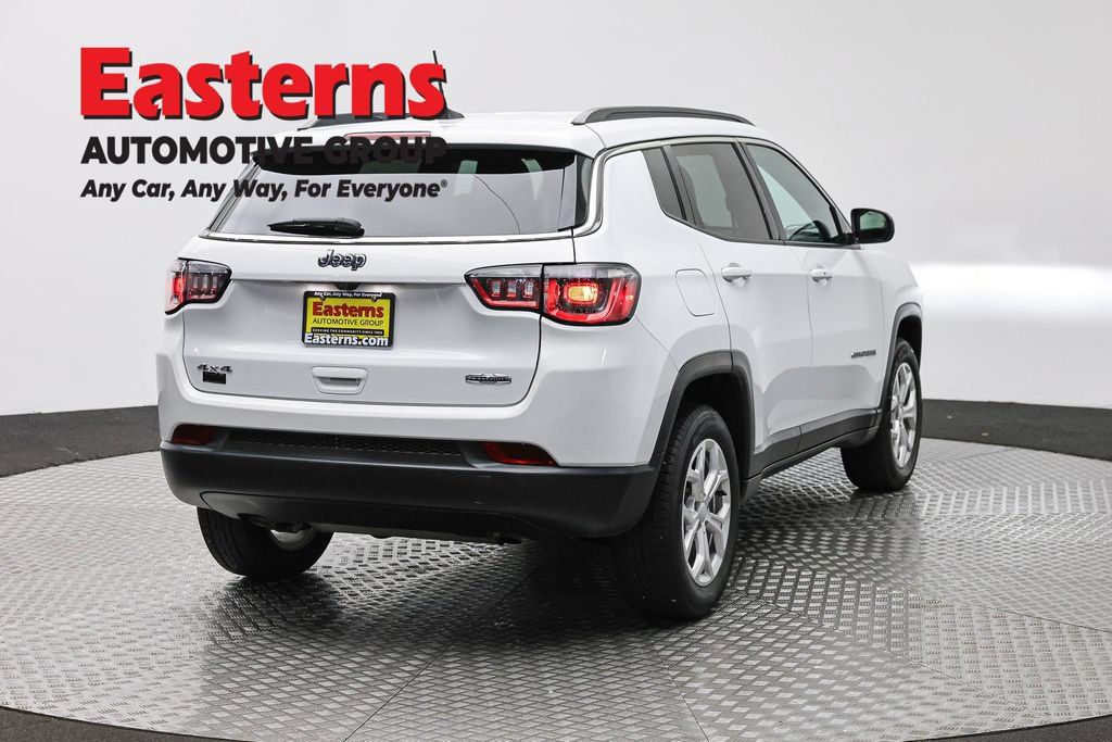 Used 2024 Jeep Compass Latitude AWD/4WD image 5