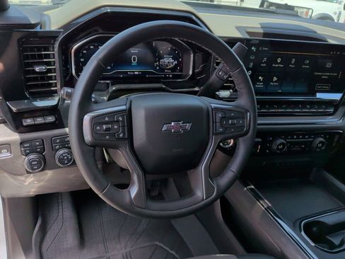 Used 2024 Chevrolet Silverado 2500 ZR2 w/ Technology Package AWD/4WD image 18