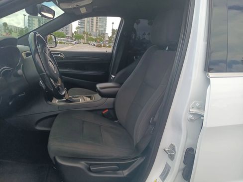 Used 2017 Jeep Grand Cherokee Laredo RWD image 11