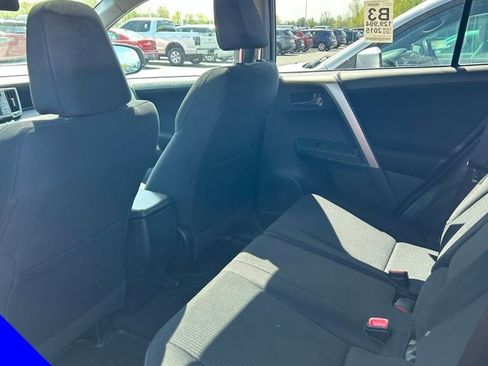 Used 2015 Toyota RAV4 XLE FWD image 6