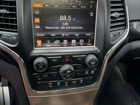 Used 2016 Jeep Grand Cherokee Laredo 75th Anniversary AWD/4WD image 15