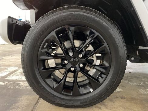 Used 2021 Jeep Wrangler Unlimited Sahara image 25