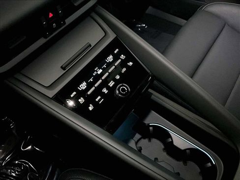 New 2026 Porsche Macan GTS Electric image 18