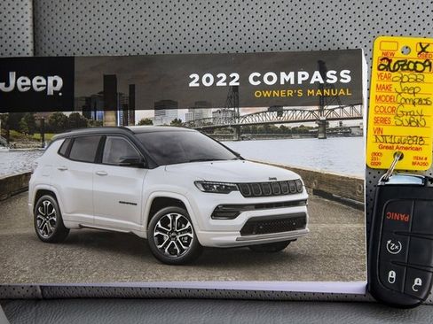 Certified 2022 Jeep Compass Limited w/ Sun and Sound Group image 22