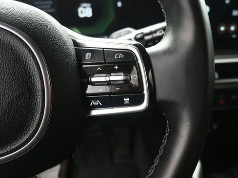 Used 2024 Kia Sorento S image 2