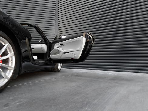 Certified 2025 Porsche 718 Boxster S RWD image 32