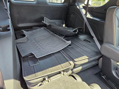 Used 2024 GMC Yukon AT4 w/ AT4 Premium Package AWD/4WD image 13