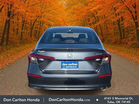 Used 2023 Honda Civic Sport image 5