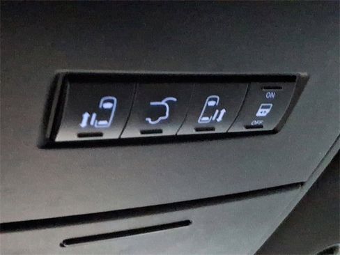 Used 2018 Dodge Grand Caravan SXT image 24