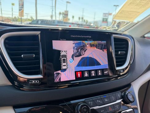 Used 2021 Chrysler Pacifica Touring-L w/ Premium & Safety Sphere Group FWD image 24