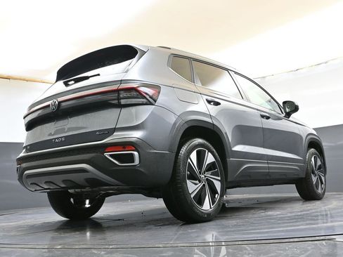 Used 2025 Volkswagen Taos SE w/ Panoramic Sunroof Package AWD/4WD image 33