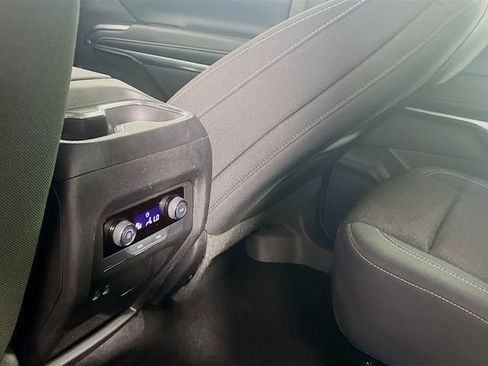 Used 2025 Chevrolet Traverse LT FWD image 25