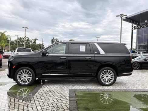 Used 2023 Cadillac Escalade ESV Premium Luxury AWD/4WD image 3