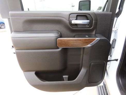 Used 2022 Chevrolet Silverado 3500 High Country w/ Technology Package image 19