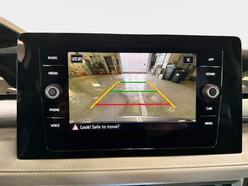 New 2026 Volkswagen Taos SE image 25