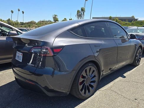 Used 2024 Tesla Model Y Performance AWD/4WD image 4