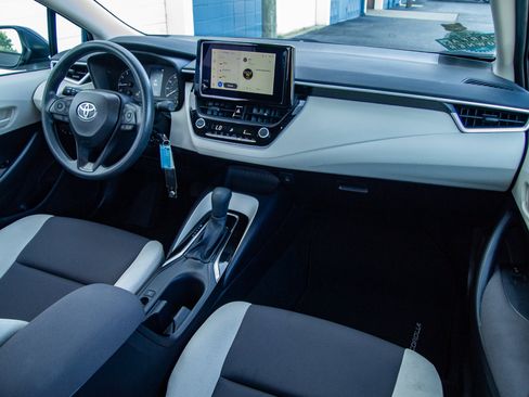 Used 2025 Toyota Corolla LE FWD image 27