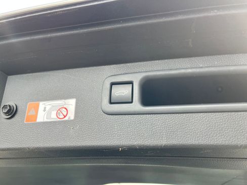 Used 2025 Toyota Highlander LE image 23