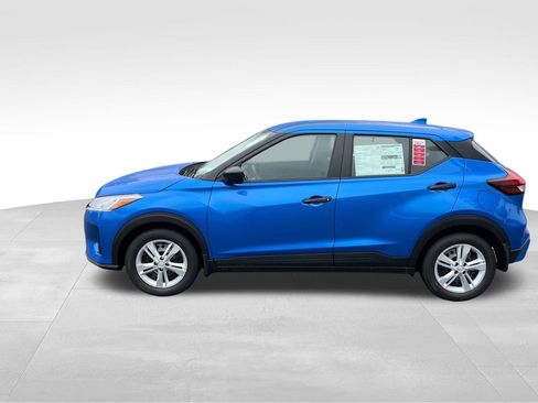 New 2025 Nissan Kicks Play S image 4