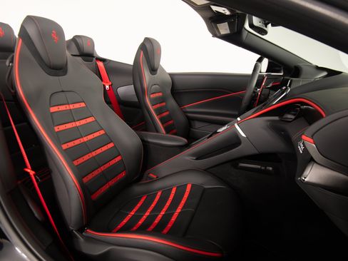 Used 2026 Ferrari Roma Spider RWD image 28