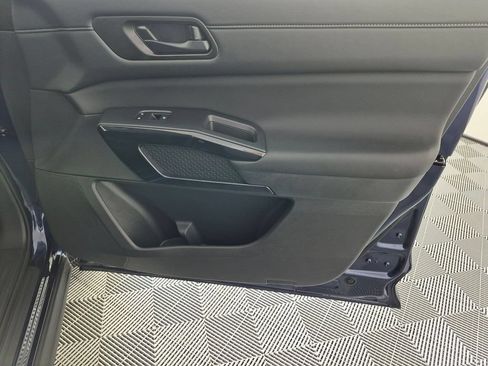 Used 2025 Nissan Pathfinder SV w/ SV Premium Package FWD image 35