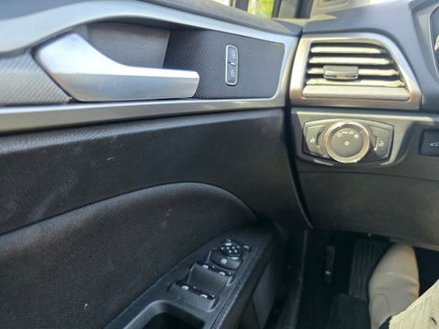 Certified 2019 Ford Fusion SE AWD/4WD image 18