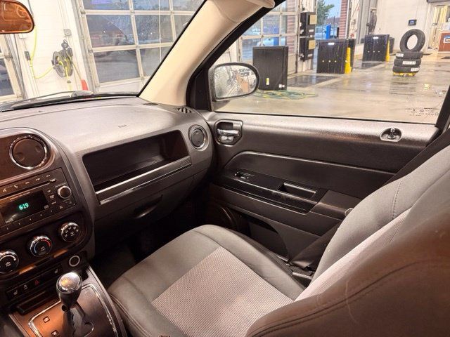 Used 2013 Jeep Compass Latitude AWD/4WD image 16