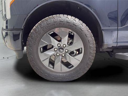 Used 2024 Ford F150 Lightning Lariat AWD/4WD image 29