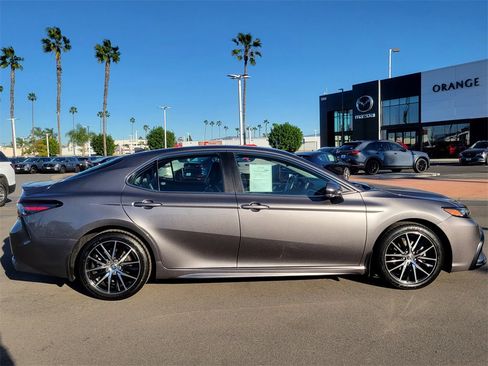 Used 2021 Toyota Camry SE image 29