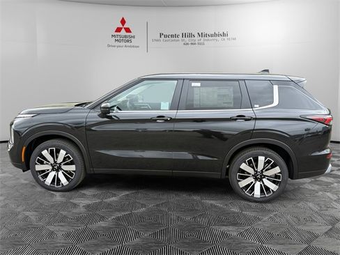 New 2025 Mitsubishi Outlander SE image 8