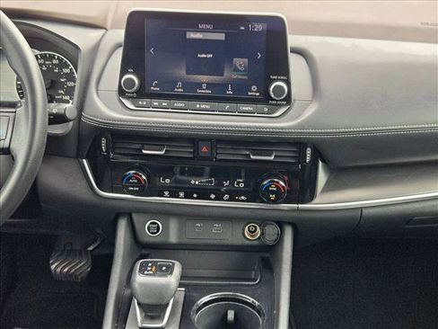 Used 2022 Nissan Rogue SV AWD/4WD image 13