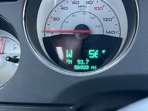 Used 2014 Dodge Challenger SXT image 21