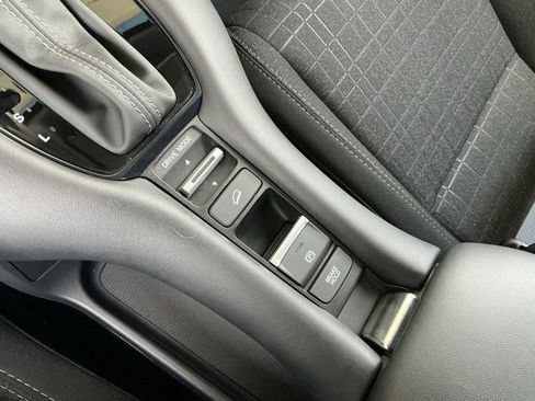 Used 2025 Honda HR-V LX image 21