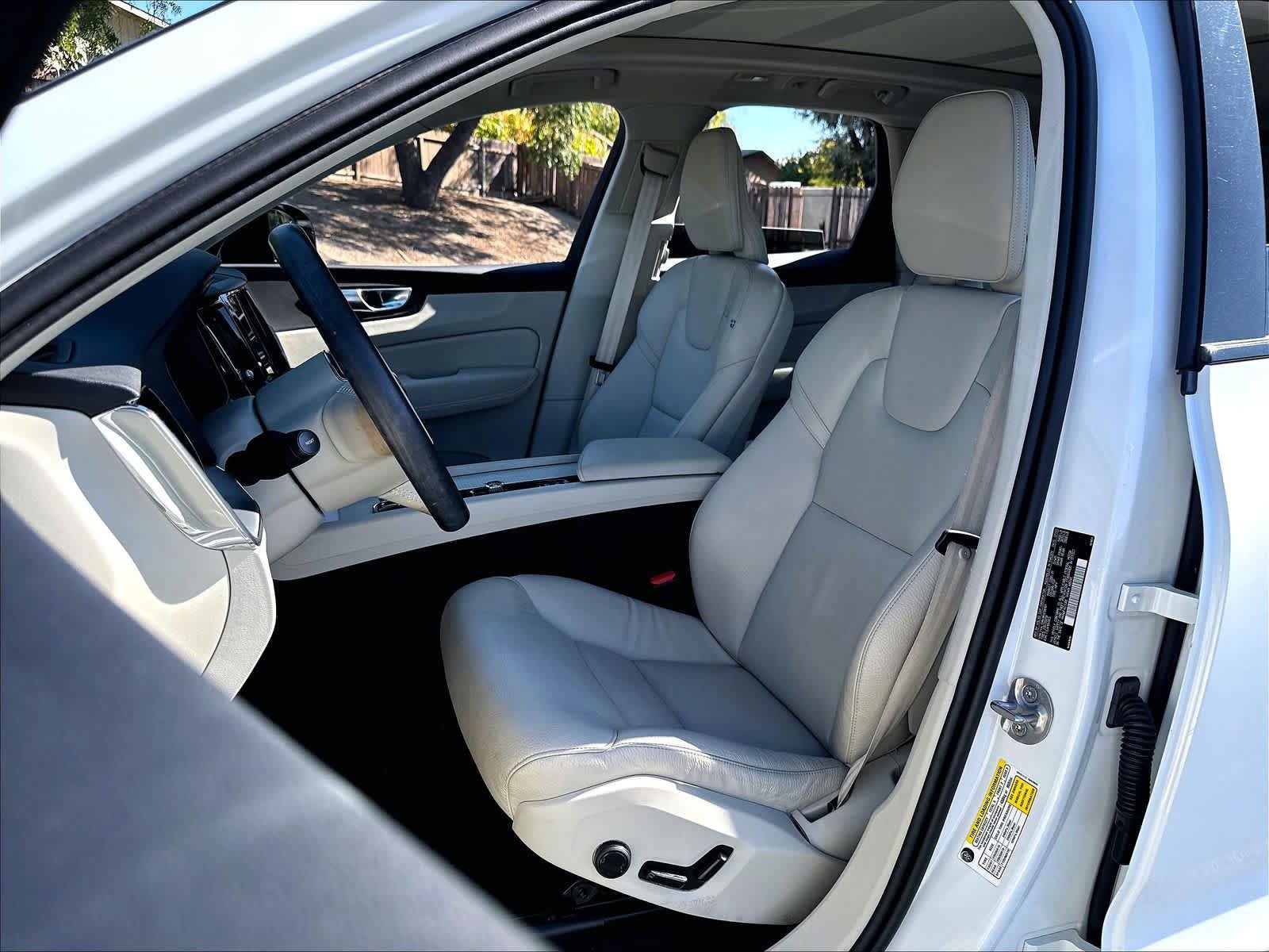 Used 2024 Volvo XC60 B5 Core AWD/4WD image 29