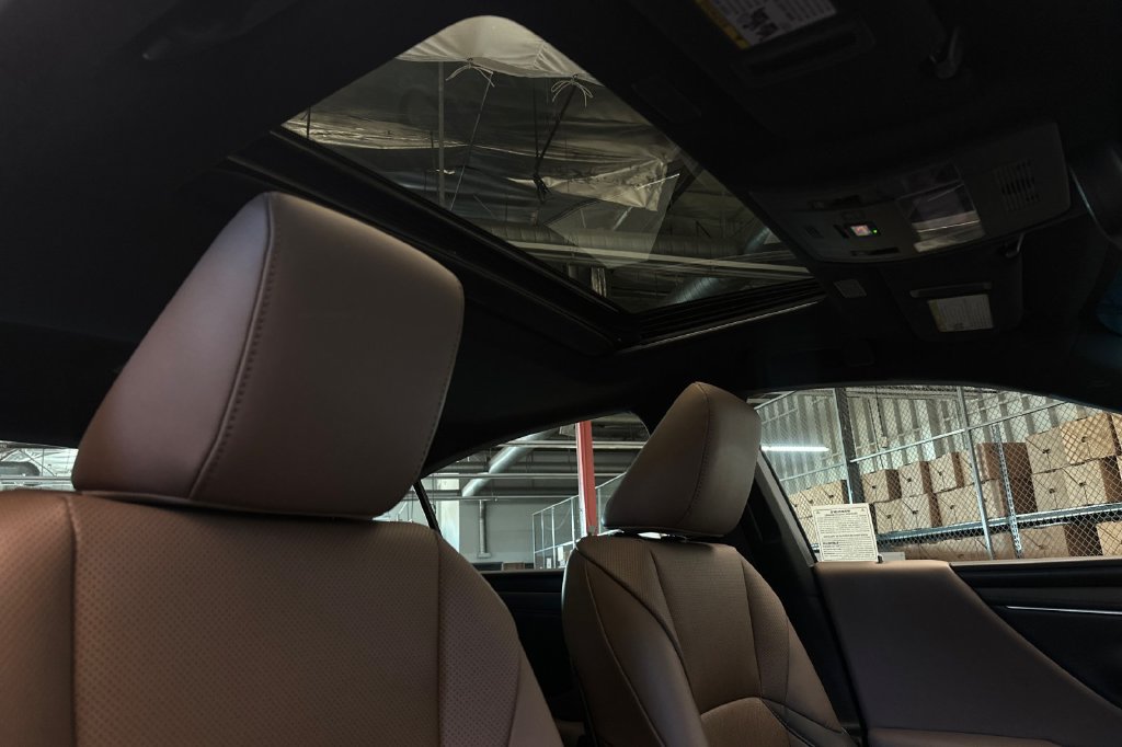 Certified 2025 Lexus ES 300h w/ Premium Package FWD image 16