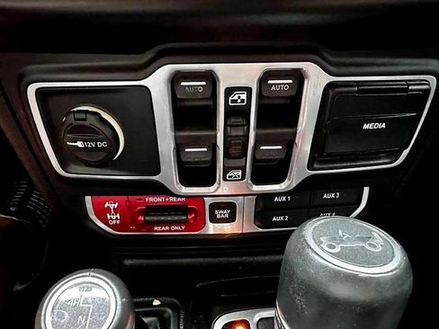 Used 2018 Jeep Wrangler Unlimited Rubicon image 28