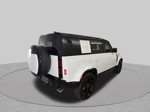 Used 2025 Land Rover Defender 110 X-Dynamic SE AWD/4WD image 4