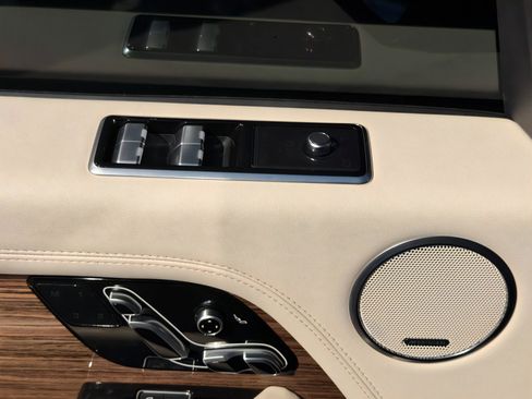 Used 2019 Land Rover Range Rover Supercharged image 18