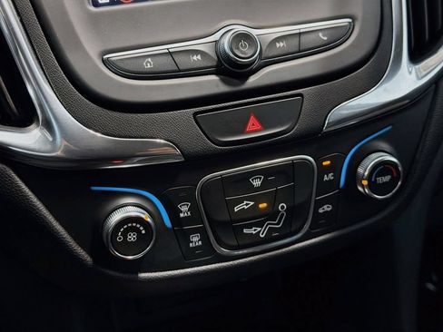 Used 2019 Chevrolet Equinox LT FWD image 13
