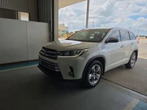 Used 2018 Toyota Highlander Limited FWD image 1