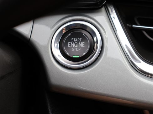 Used 2025 Chevrolet Trax LT FWD image 20