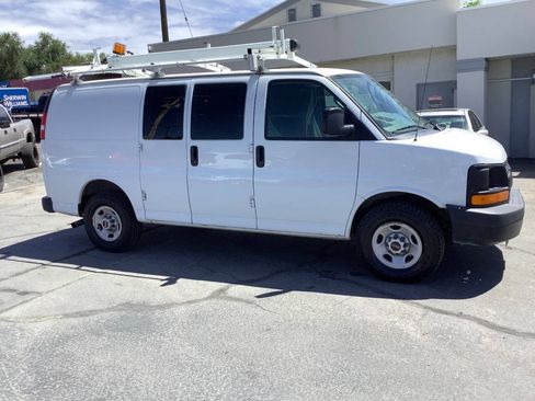 Used 2016 Chevrolet Express 2500 w/ Cold Climate Package RWD image 17