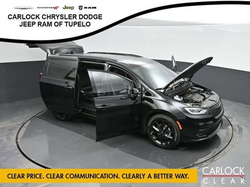 New 2026 Chrysler Pacifica Limited w/ Uconnect Theater Family Group image 56