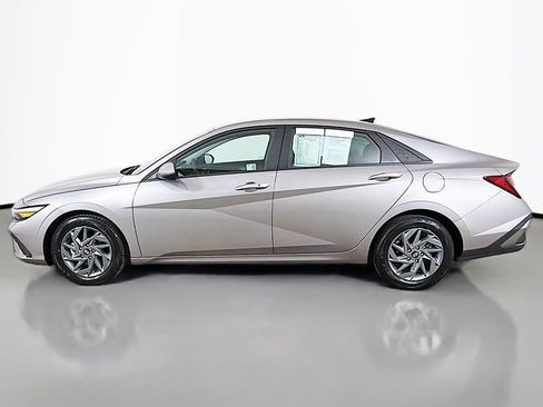 Used 2024 Hyundai Elantra SEL FWD image 14