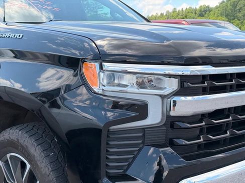 Used 2022 Chevrolet Silverado 1500 LT AWD/4WD image 19