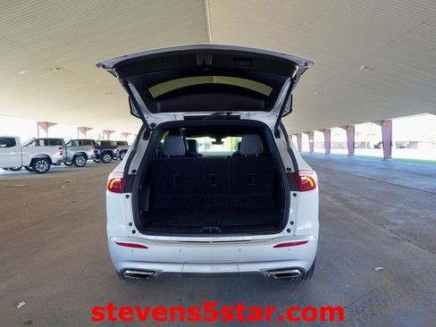 Used 2024 Buick Enclave Premium image 4