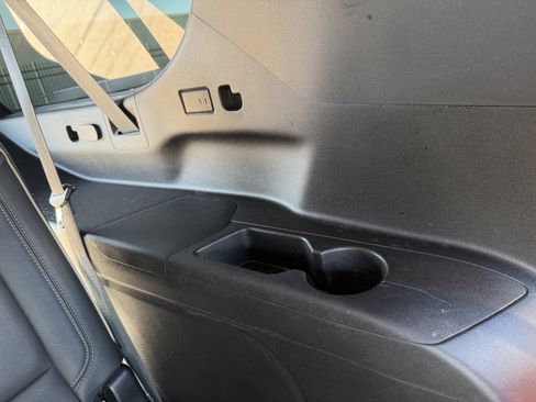 Used 2022 GMC Yukon XL SLT w/ SLT Luxury Package image 27