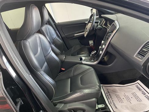 Used 2016 Volvo XC60 T6 R-Design w/ Proximity Package AWD/4WD image 9