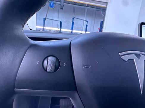 Used 2024 Tesla Model Y Long Range image 18